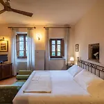 Castello Di Petrata Hotel 4*