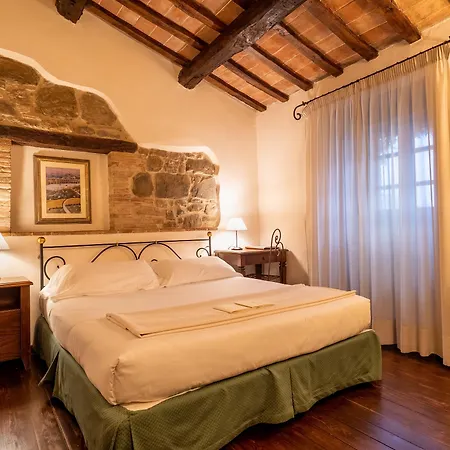 Hotell Castello Di Petrata 4*
