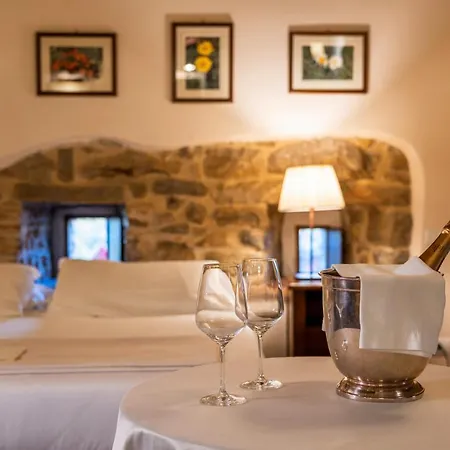 Castello Di Petrata Hotel Assise