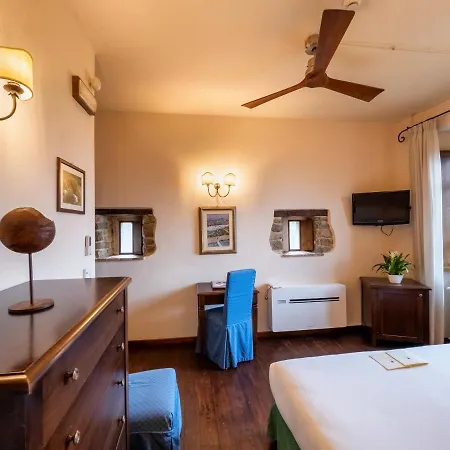 Hotell Castello Di Petrata 4*